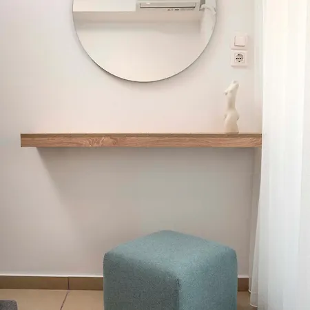 Town, 3 Min To - Kyma 1 Apartment *