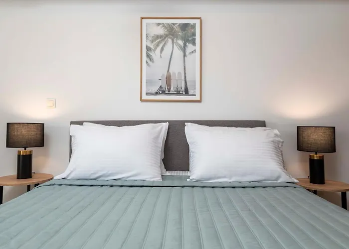 Apartment Cozy Central Stay - 3 Min Walk To Beach & Town - I *