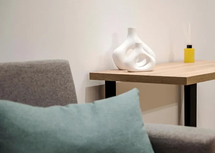 Cozy Central Stay - 3 Min Walk To Beach & Town - I